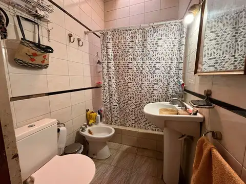 CASA EN VENTA W.C.MORRIS 4 ambientes.