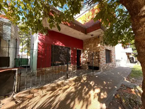 CASA EN VENTA W.C.MORRIS 4 ambientes.