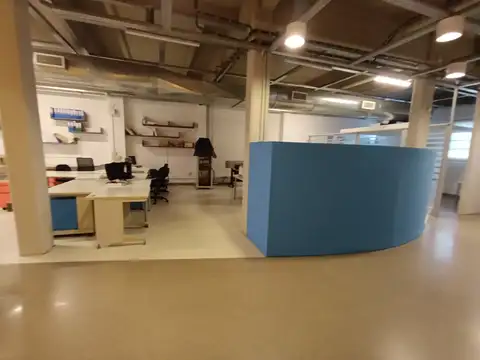SALON 230 M2. Sin Columnas con ingreso camionetas- techo loza altura 4 mts.Patio Cocina Baños