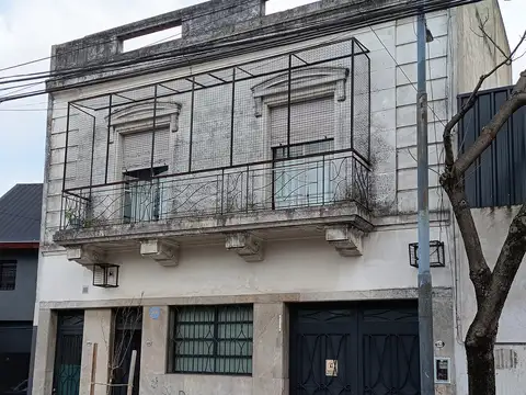 Moron 4400, Piso PB