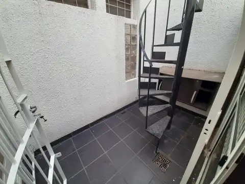 PLANTA BAJA - CON PATIO - LAVADERO CUBIERTO Y TERRAZA - 300 MTS. EST. SAN ANDRES - RESIDENCIAL -