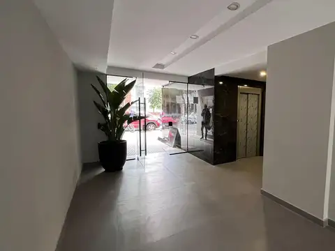 Melincue 2500, Piso 8