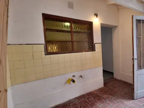 Alquiler de Propiedad en muy buena ubicación, con destino Profesional o comercial. (GD-130)