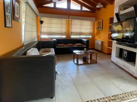 Casa 10 ambientes con 4 baños