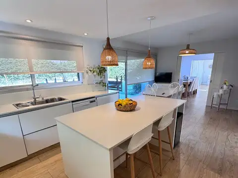 CASA 5 AMB CON PILETA EN VENTA LA MONTURA PILAR