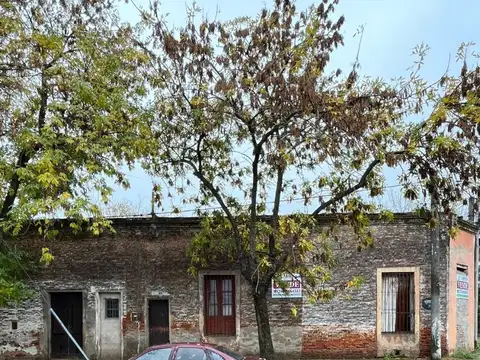 ESTA A LA VENTA ESQUINA A RECICLAR EN MERCEDES (B)