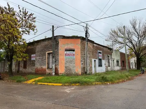 ESTA A LA VENTA ESQUINA A RECICLAR EN MERCEDES (B)