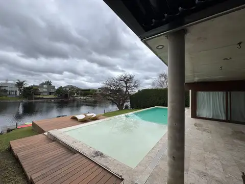 Casa en venta al agua barrio Alisos Nordelta