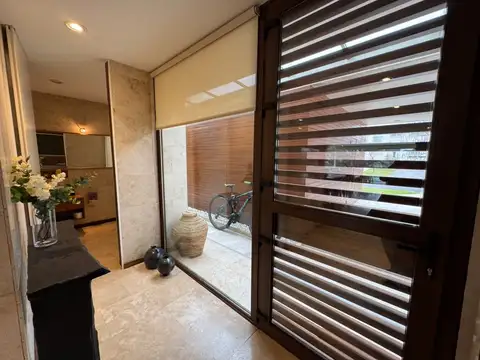 Casa en Venta con 5 cocheras
