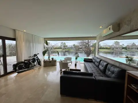 Casa 7 ambientes con 3 baños