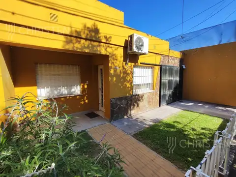 Casa de 2 habitaciones cochera y patio en Santo Tome