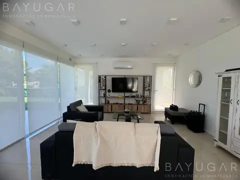 Casa 4 ambientes con 3 baños