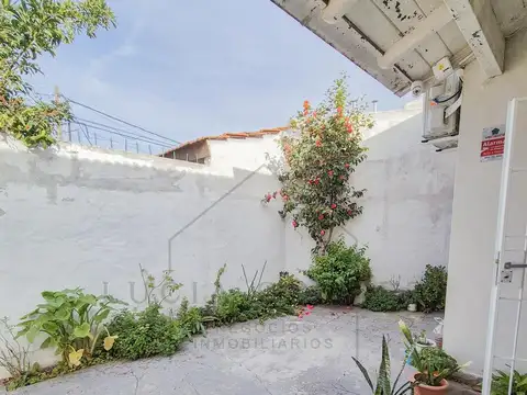 Casa en venta en Villa Adelina 3 ambientes con 2 patios