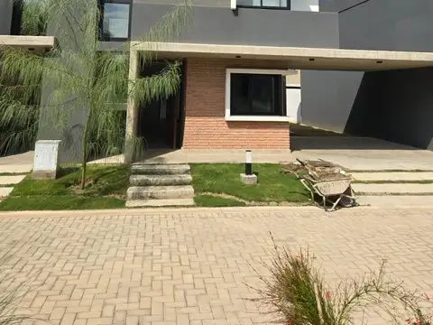 DUPLEX 3 DORMITORIOS EN HOUSING