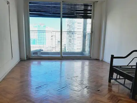 Venta - 3 ambientes con balcón - Luminoso - Almagro