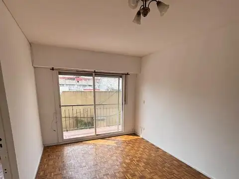 ALBERTI 300 amplio 3 ambientes  con balcon