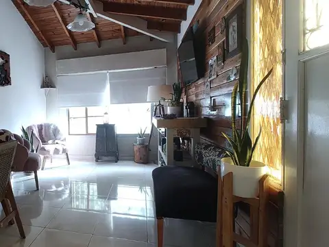 2 CASAS DE 3 AMBIENTES EN PLANTA BAJA Y PLANTA ALTA EN DUPLEX EN VENTA. VILLA BALLESTER