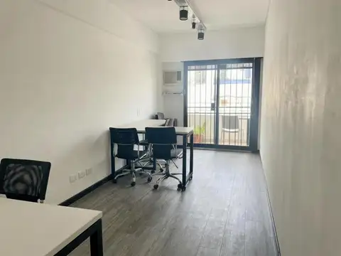 Oficina en alquiler con balcon San Nicolás