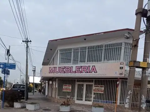 LOCAL COMERCIAL EN ALQUILER – ESQUINA ESTRATÉGICA SOBRE AV. PRESIDENTE PERÓN – VILLA LUZURIAGA