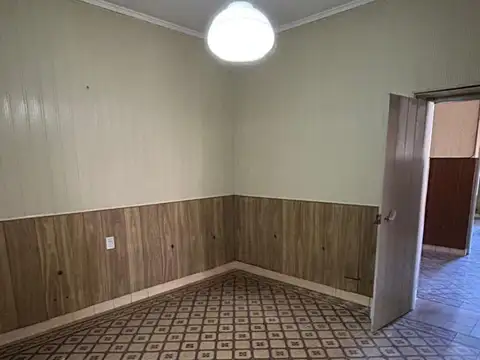 Casa 5 ambientes con 1 baño