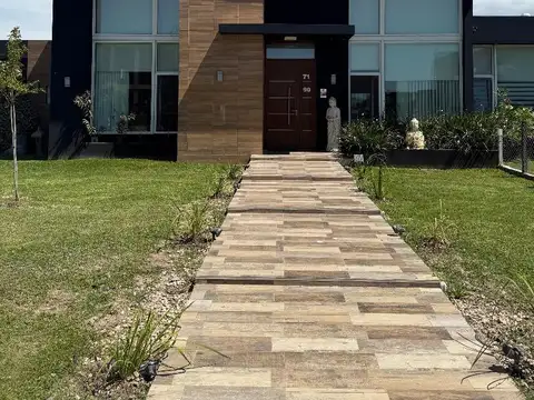 Lagos de Canning casa Minimalista con doble lote