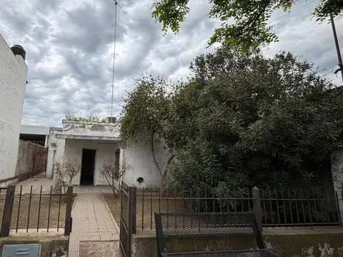 CASA EN VENTA EN BRAGADO A REFACCIONAR