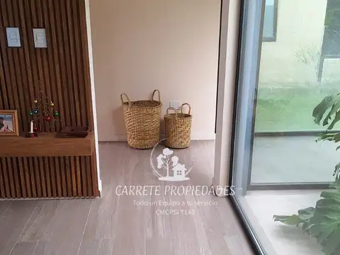 Casa en Alquiler con 2 cocheras