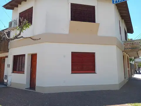 Casa 4amb en lote propio c/patio (Necochea 2100-Ramos Mejía)