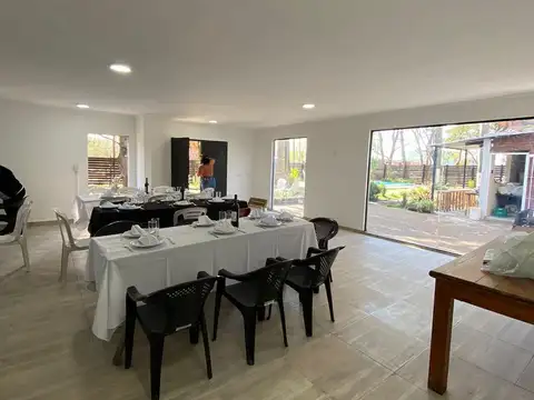 Casa en Venta con 2 cocheras