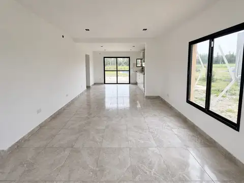 Casa 3 ambientes con 2 baños