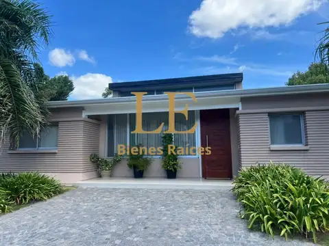 Casa 4 ambientes con 3 baños
