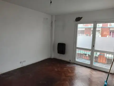 Venta departamento 3 ambientes/  balcón Montserrat
