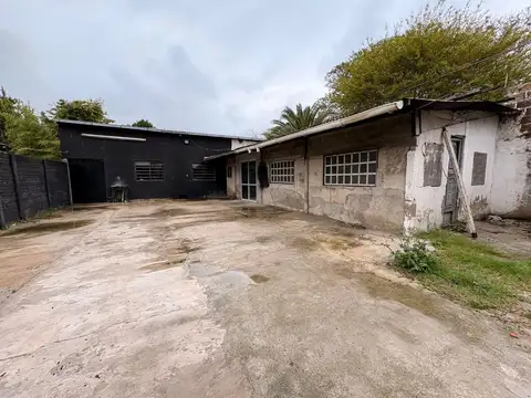 VENTA CASA C/LOCALES + GALPON 580 M2 R. CALZADA