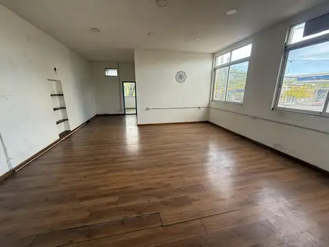 Oficina 2 ambientes con 1 baño