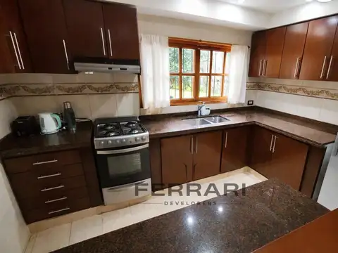 Casa en Venta con 3 cocheras
