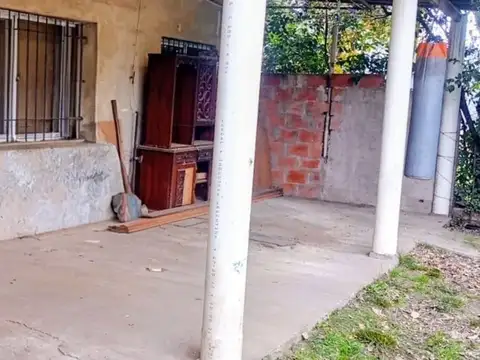 CASA/LOTE EN FRANCISCO ALVAREZ, MORENO 