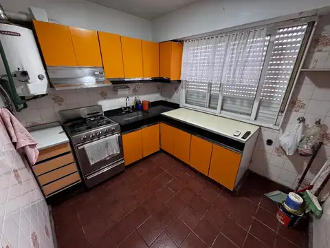Departamento 3 ambientes en alquiler, cercano Estación Morón. Cochera Opcional