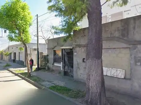 Casa a reciclar en excelente ubicación de San Lorenzo