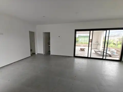Casa en Venta en Pilar del Este - San Ramon, USD 160.000