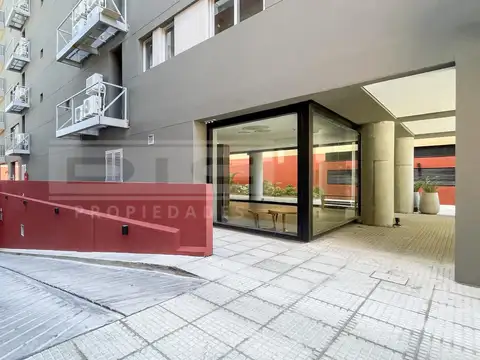 Av.  Maipu 3800 cochera 1 ss 111 entre Diaz Velez y Debenedetti