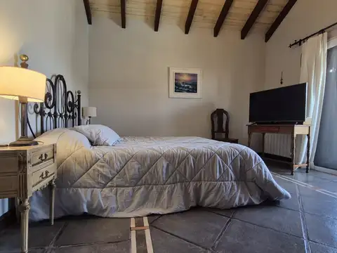 Almirante Espora, Grand Bourg