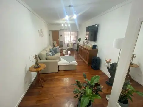 Triplex 5 ambientes en venta con pileta y quincho