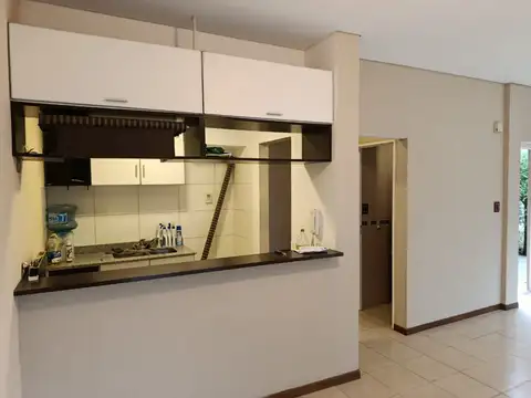 Casa en Alquiler con 2 cocheras