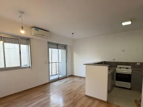 Departamento en Alquiler en Parque Chacabuco, $ 750.000