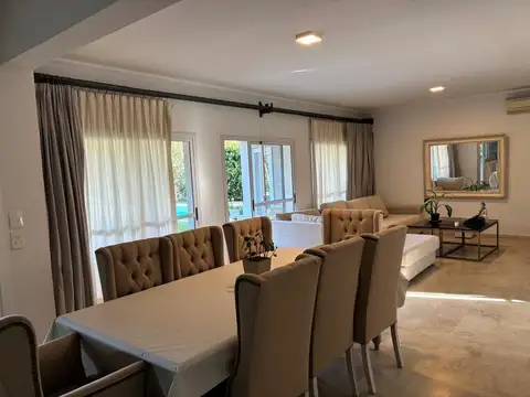 Casa en Alquiler con 1 cochera