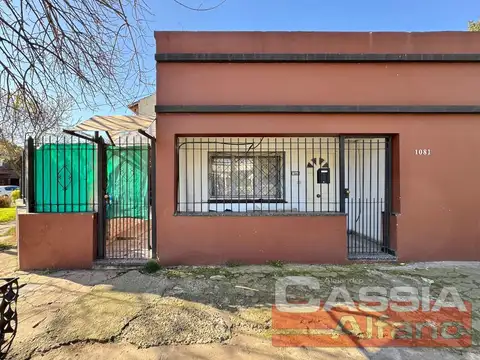 CASA DESARROLLADA EN UNA PLANTA DOS DORMITORIOS, PATIO Y TERRAZA