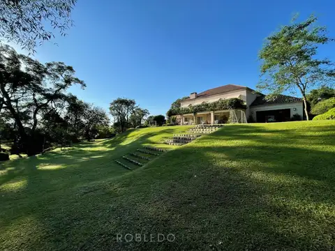 Casa en  venta  5 habitacones sobre  una  hectarea  de  terreno Castellanos  Salta 