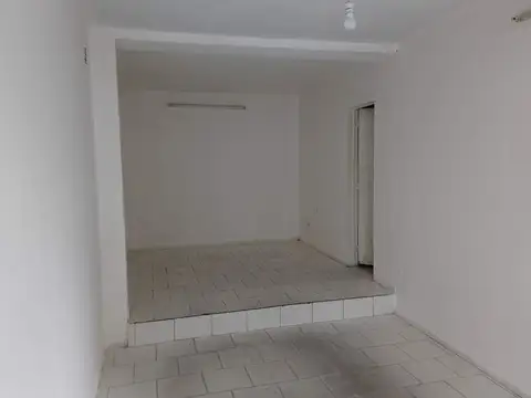 Local en Alquiler en Alberdi, $ 450.000