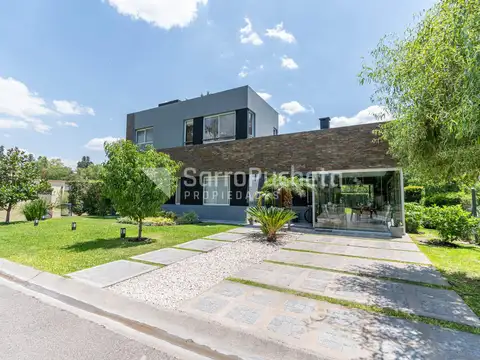 Venta Casa 4 amb en Barrio Privado Casco de Alvarez.