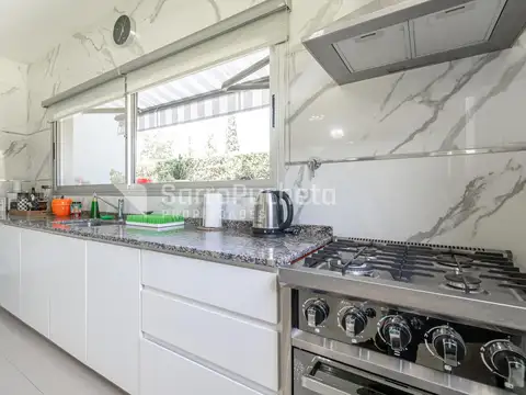 Casa 4 ambientes con 3 baños